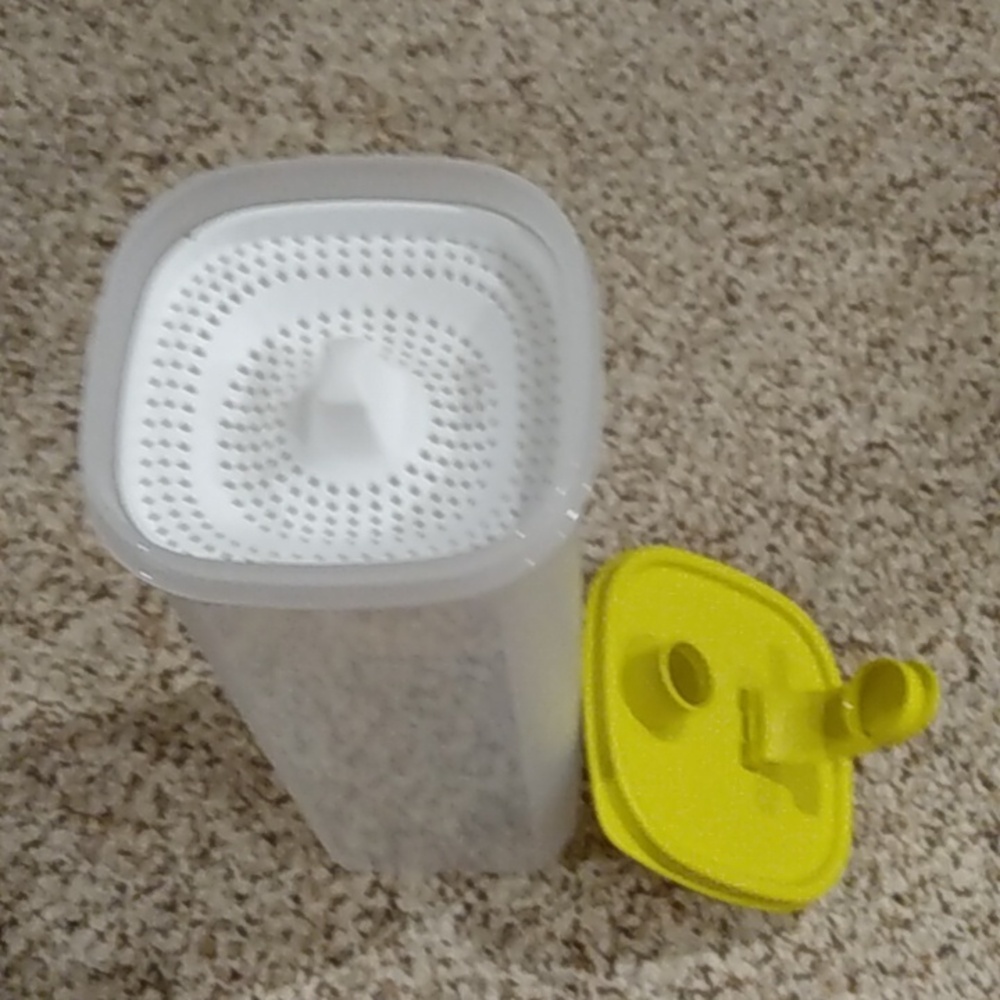 Tupperware Yellow and White Food Storage Container - Picture 6 of 9